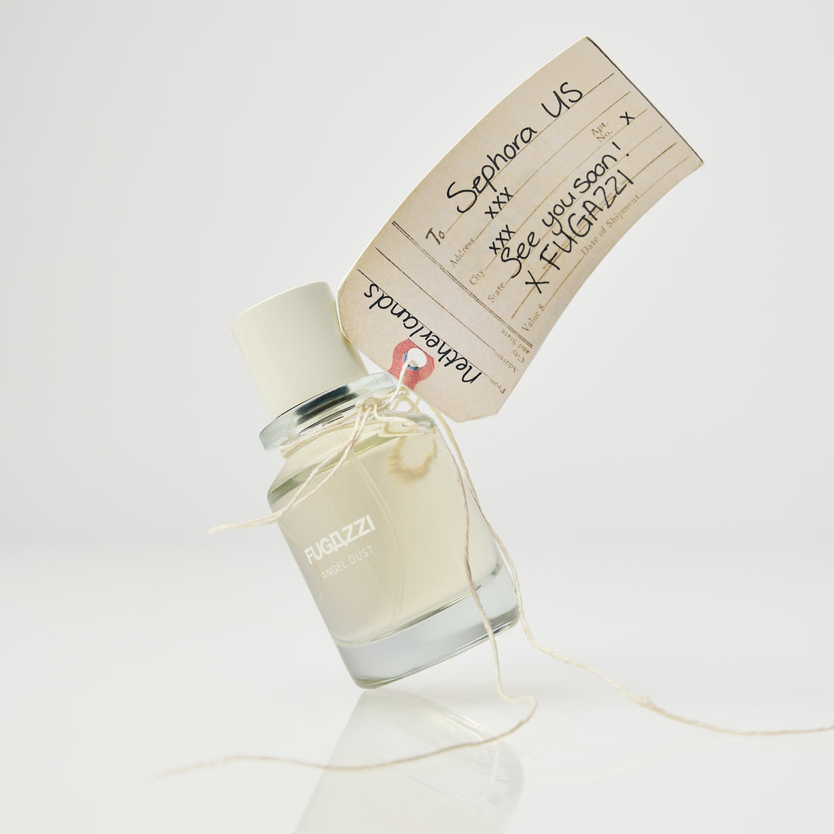 Parfum Fugazzi à côté d'une boule disco